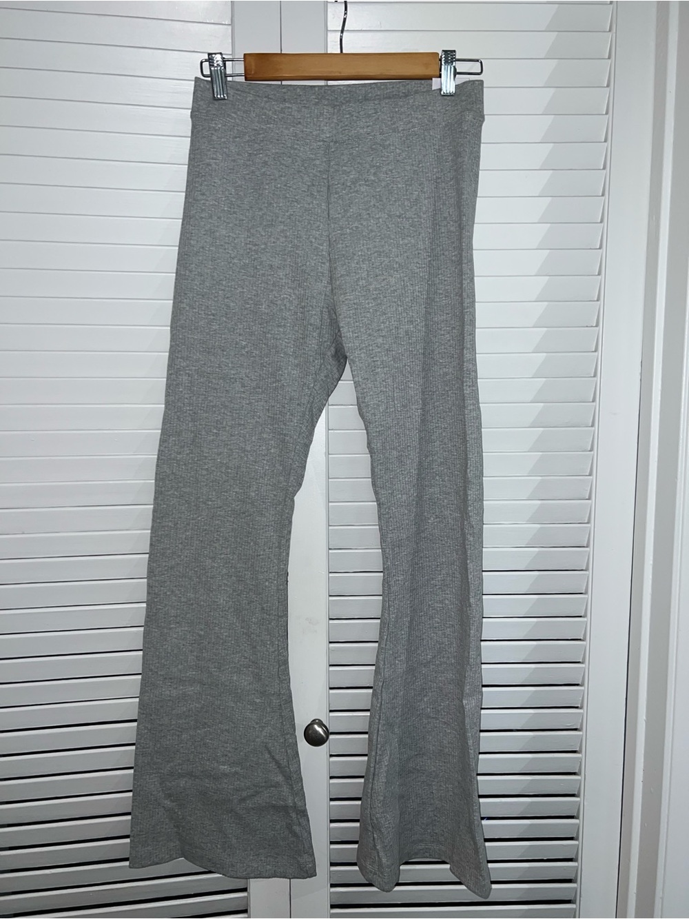 Pink Victoria’s Secret ribbed flare leggings